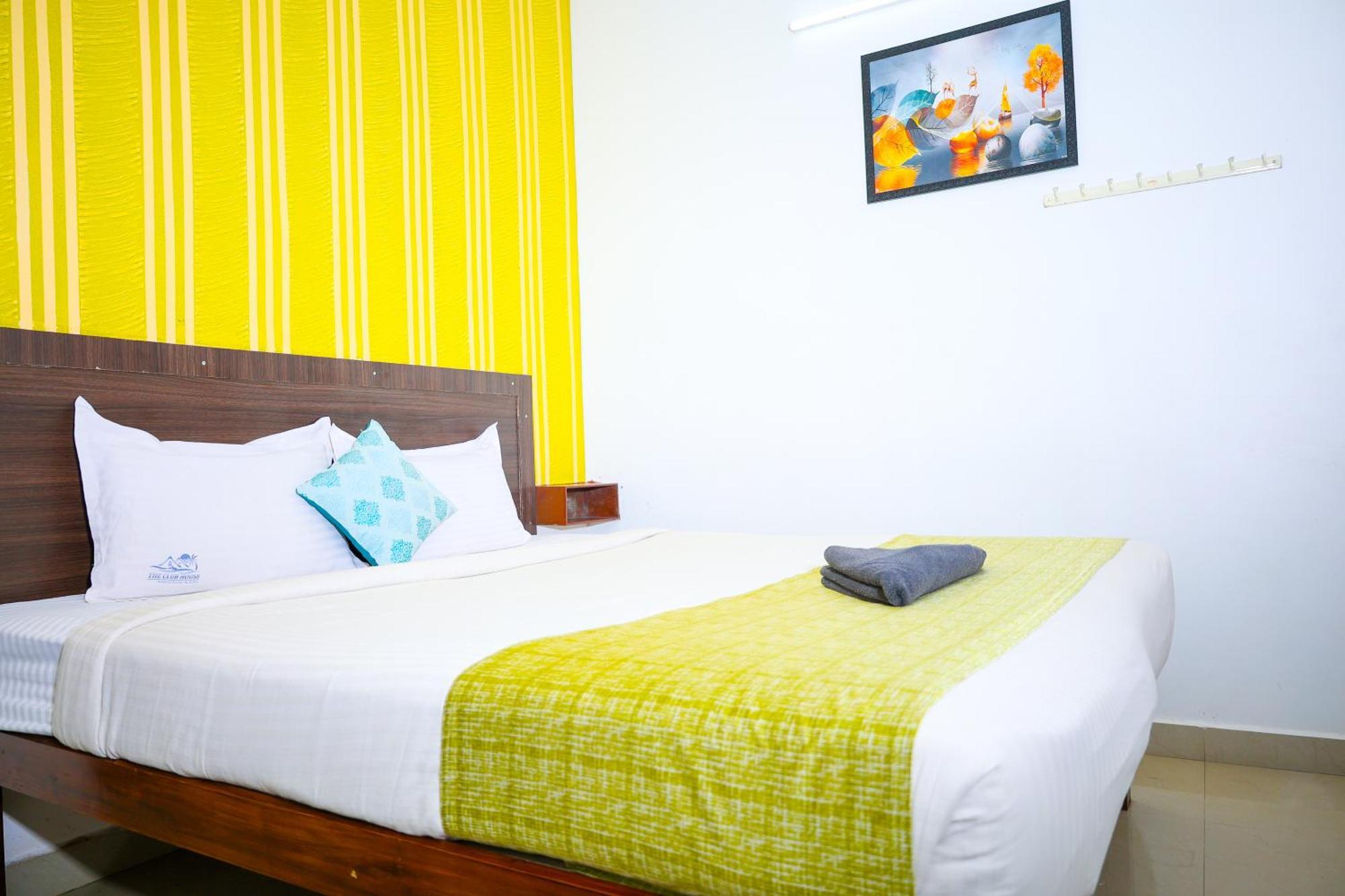 The Club House Hotel Pondicherry Bagian luar foto
